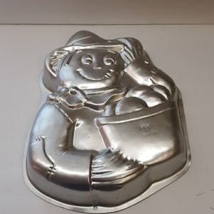 Vintage Wilton Fall/Scarecrow Cake Pan.